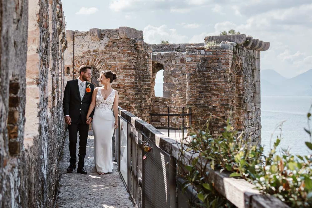 Lena und Alexander bei ihrer Hochzeit in Torri del Benaco am Gardasee