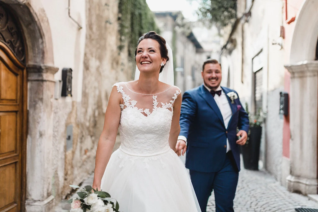 Brautpaar bei einer Hochzeit zu zweit am Gardasee
